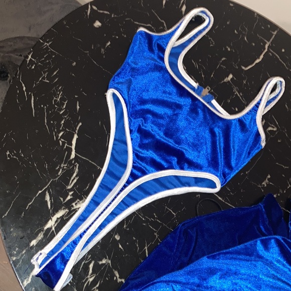 Velour 2pc - Picture 4 of 5